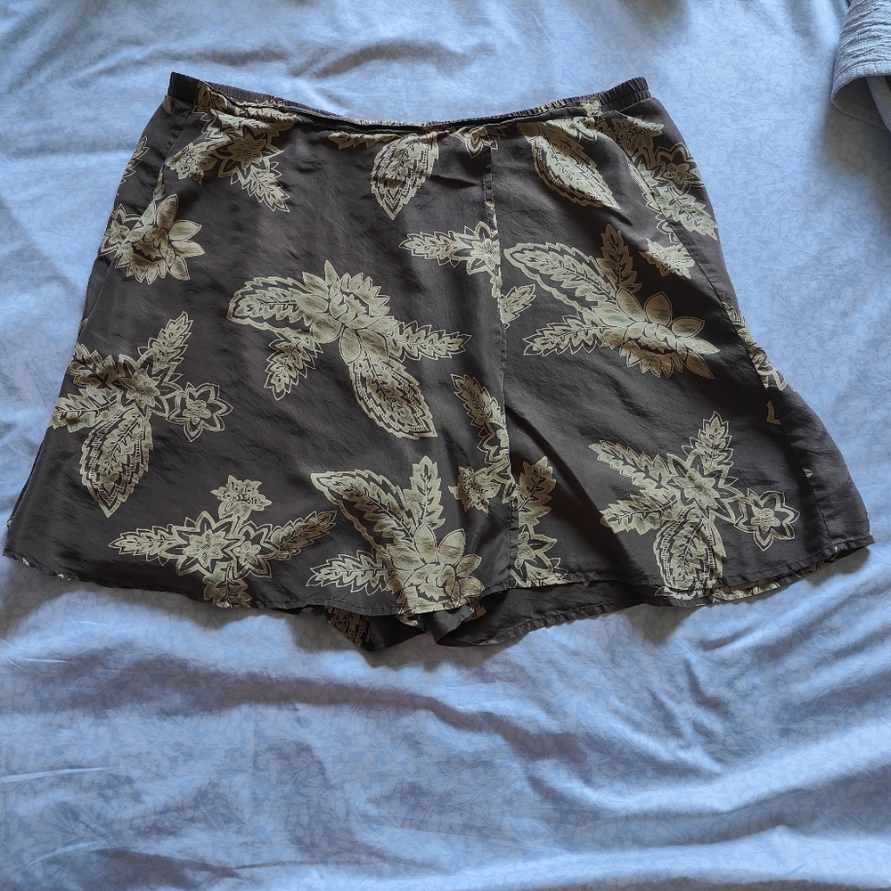 Melrose Studio skirt/shorts Size L